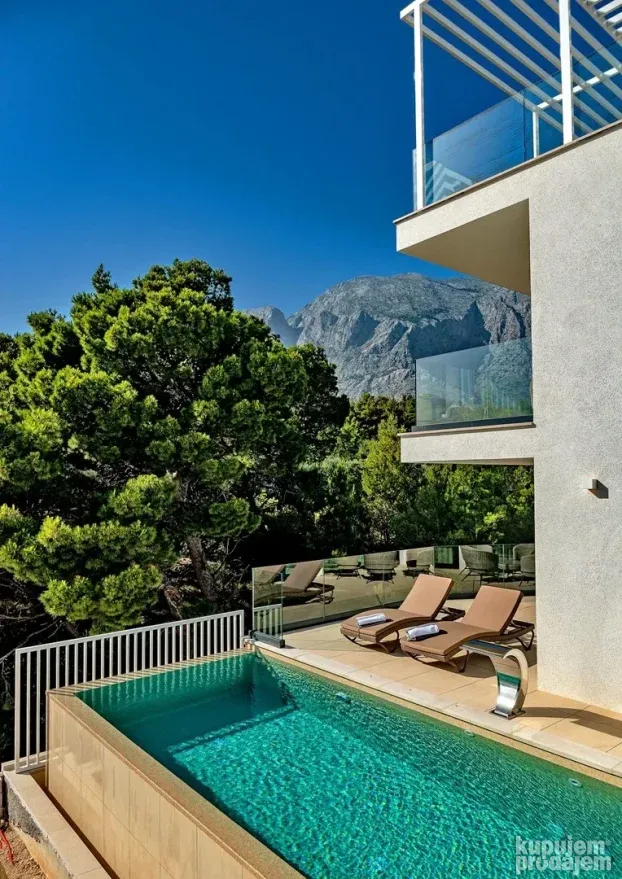 Vila sa bazenom Makarska