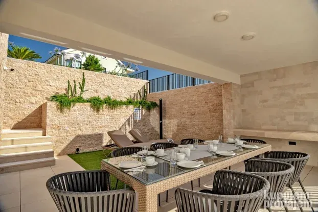 Vila sa bazenom Makarska