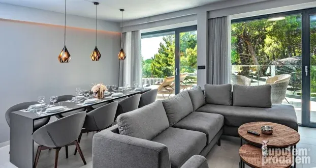 Vila sa bazenom Makarska