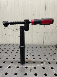 Stega za zavarivački sto 90 stepeni za rupu fi 28