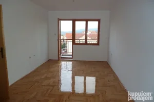 Dvosoban stan 50m2 u Studenickoj ulici izdajem
