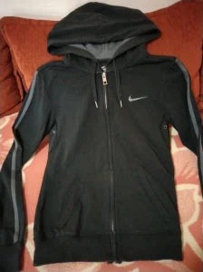 gornji deo trenerke Nike ima kapuljaču XS