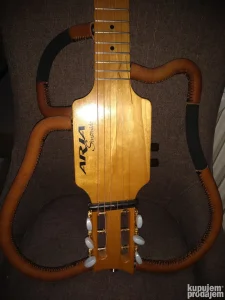 ARIA - Sinsonido silents gitara sa torbom