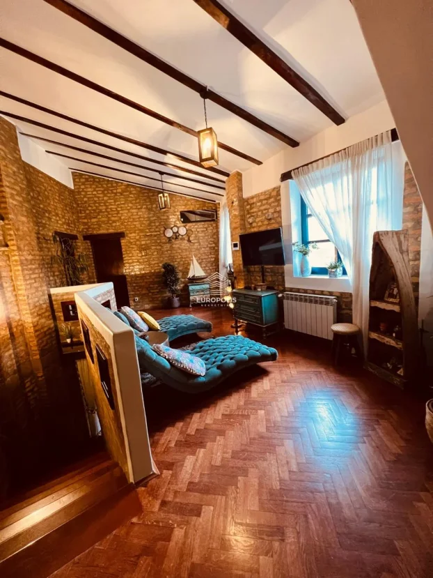 Voje Radića, Jajinci, 4.0 četvorosobna, 367 m²