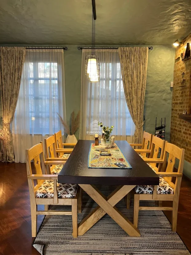 Voje Radića, Jajinci, 4.0 četvorosobna, 367 m²