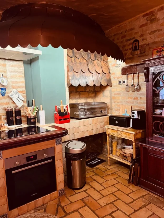 Voje Radića, Jajinci, 4.0 četvorosobna, 367 m²