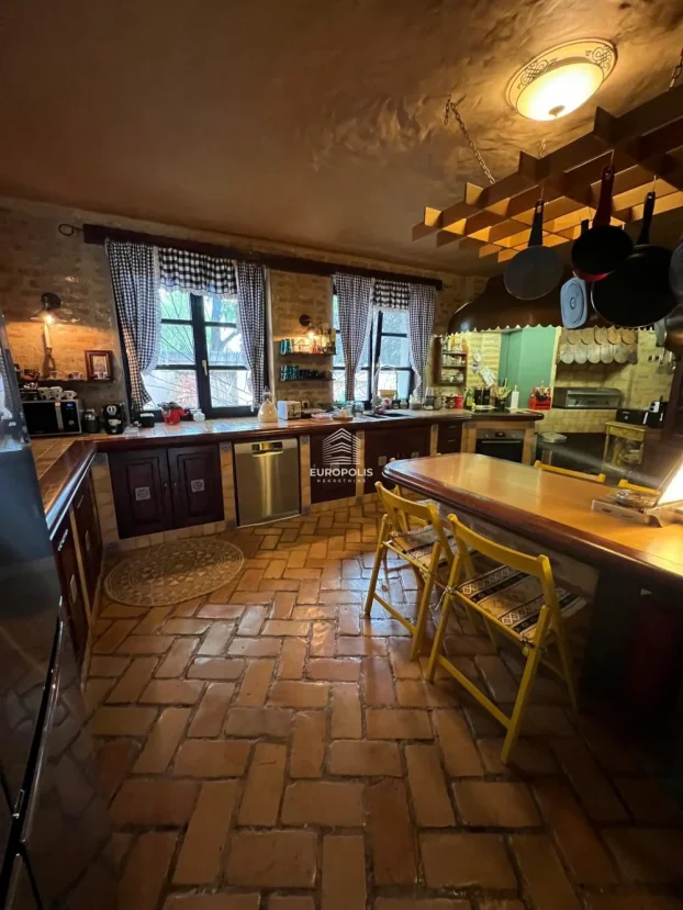 Voje Radića, Jajinci, 4.0 četvorosobna, 367 m²