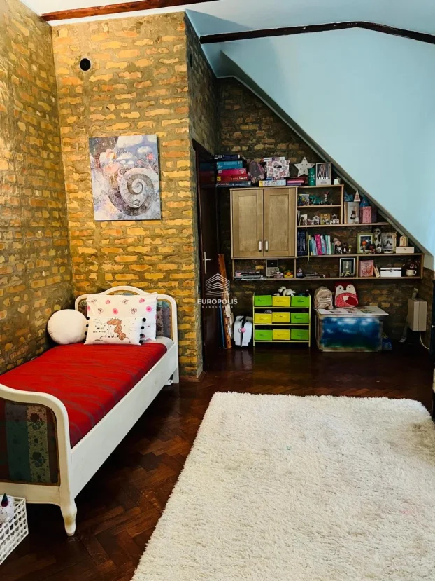 Voje Radića, Jajinci, 4.0 četvorosobna, 367 m²