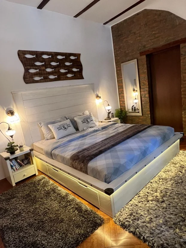 Voje Radića, Jajinci, 4.0 četvorosobna, 367 m²