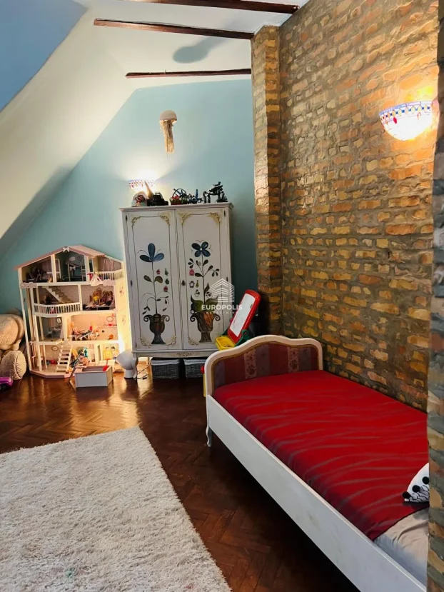 Voje Radića, Jajinci, 4.0 četvorosobna, 367 m²