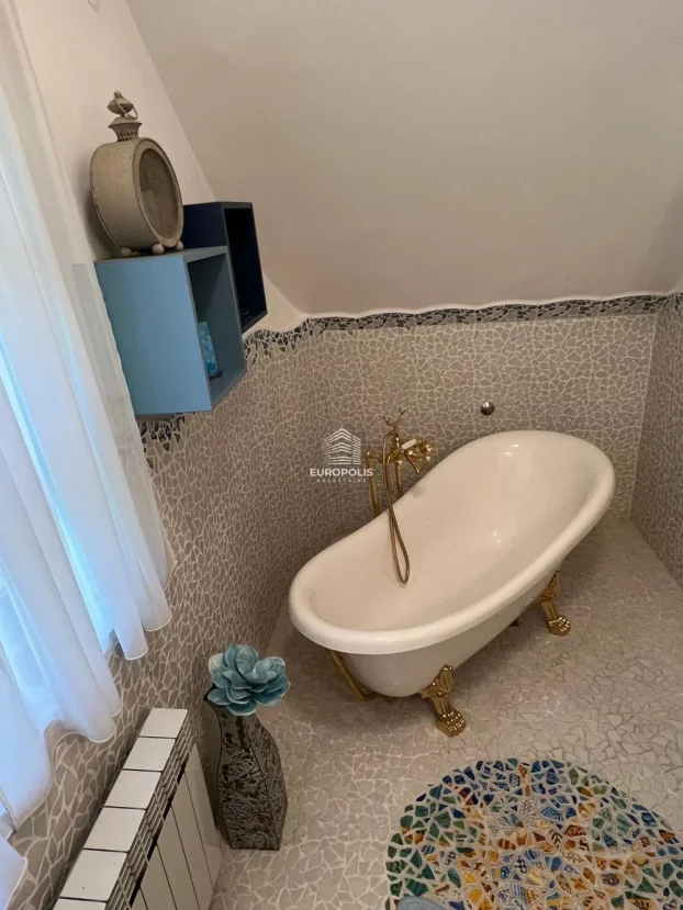 Voje Radića, Jajinci, 4.0 četvorosobna, 367 m²