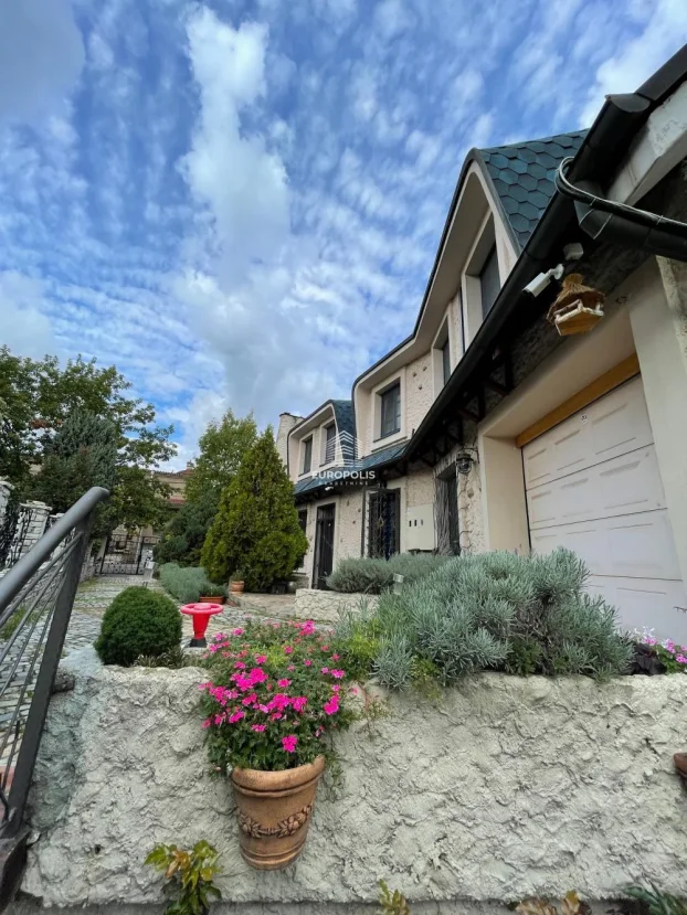 Voje Radića, Jajinci, 4.0 četvorosobna, 367 m²