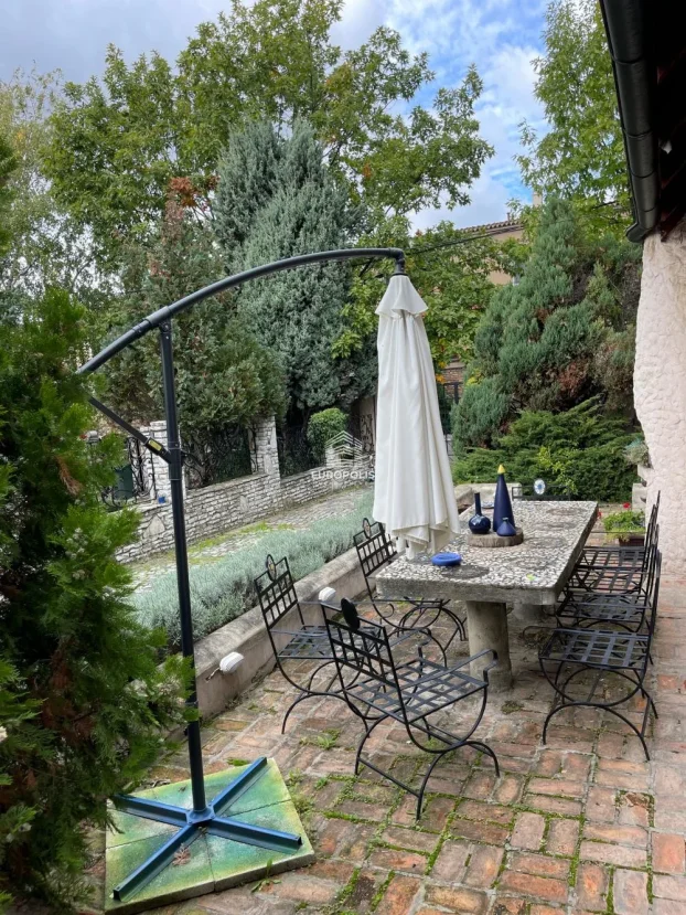 Voje Radića, Jajinci, 4.0 četvorosobna, 367 m²