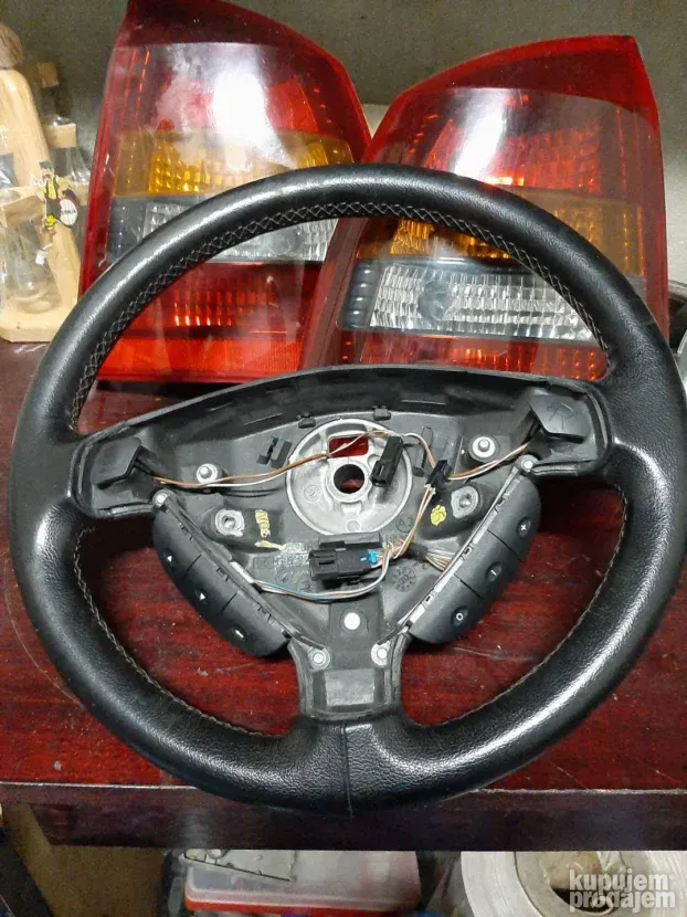 Opel volan komande na volanu