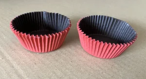 KORPICE - Kapisle za kolače, nešto veće, crvene boje