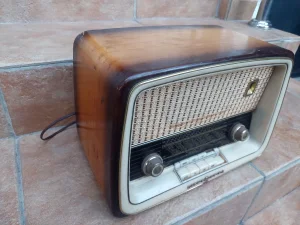 Luxus Beta stari radio