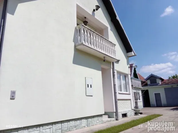 Šid spratnica 397m2 sa tri stambene jedinice HITNO!