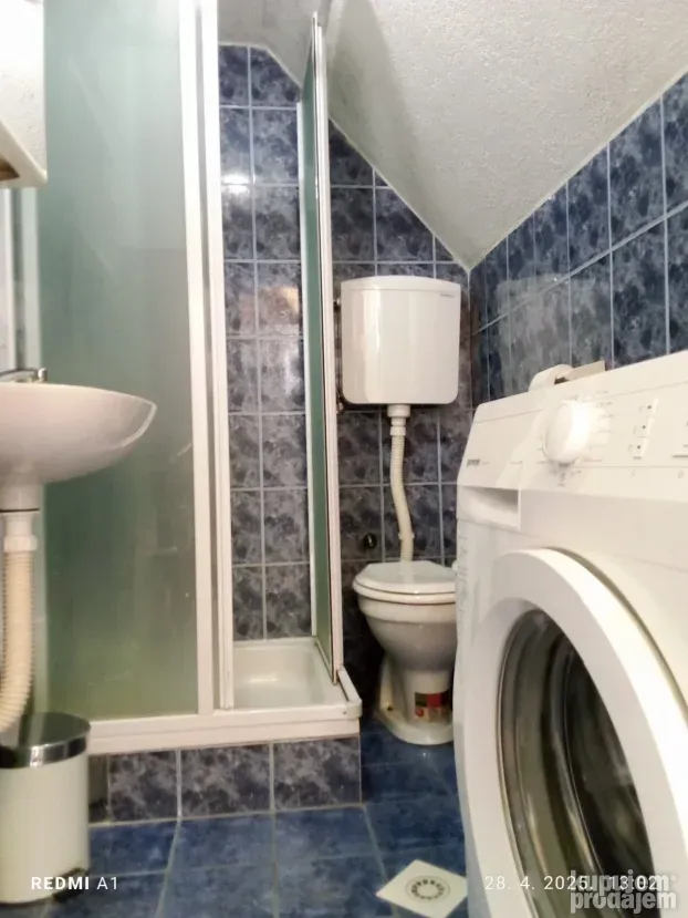 Šid spratnica 397m2 sa tri stambene jedinice HITNO!