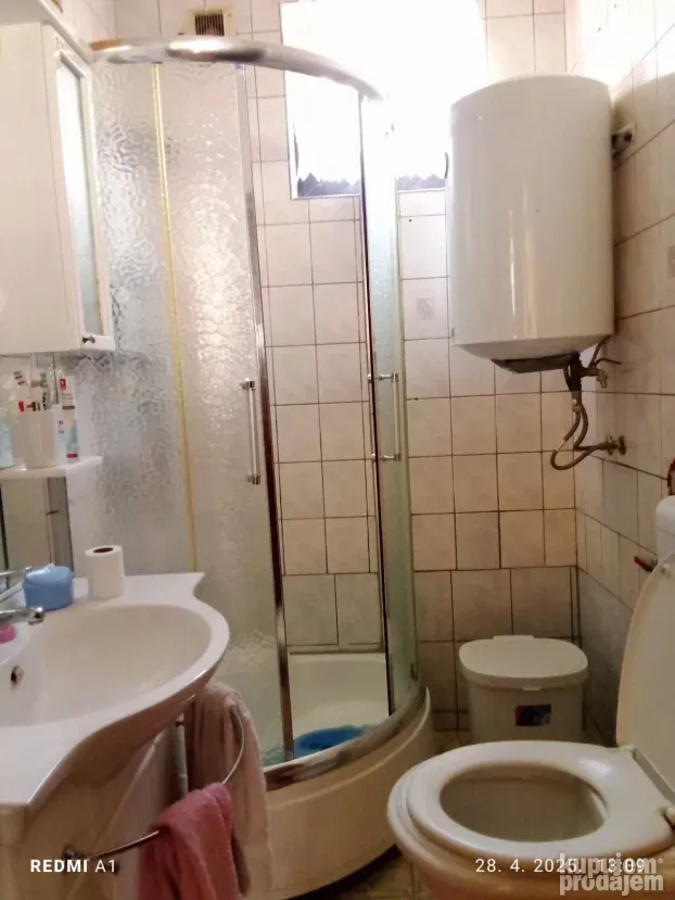 Šid spratnica 397m2 sa tri stambene jedinice HITNO!