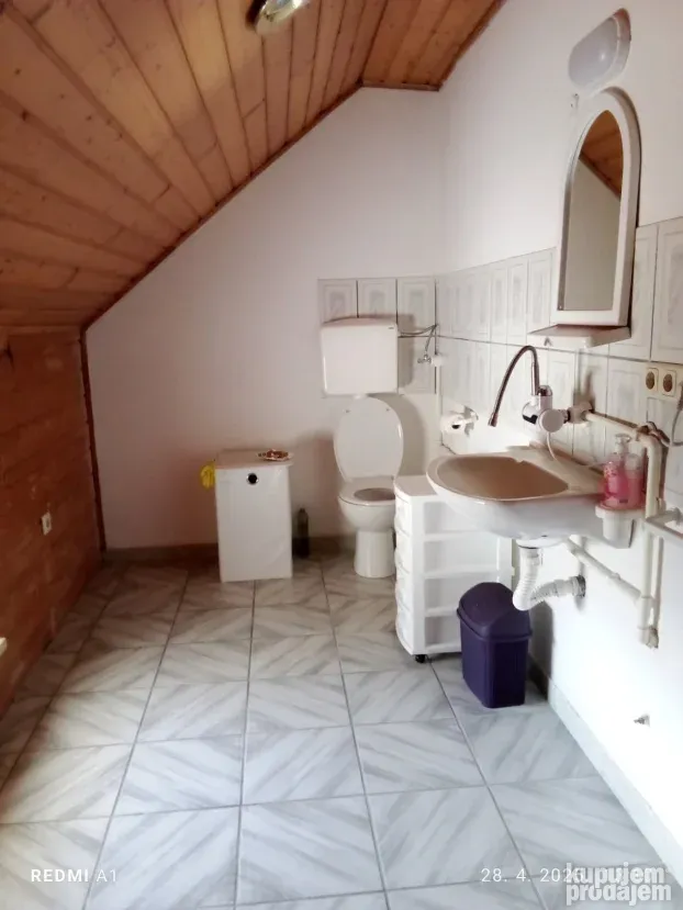 Šid spratnica 397m2 sa tri stambene jedinice HITNO!