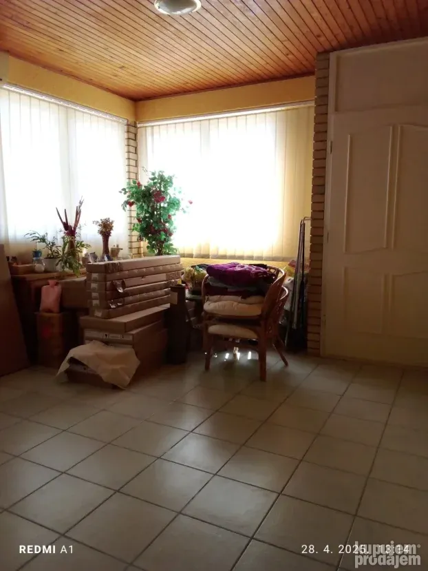 Šid spratnica 397m2 sa tri stambene jedinice HITNO!