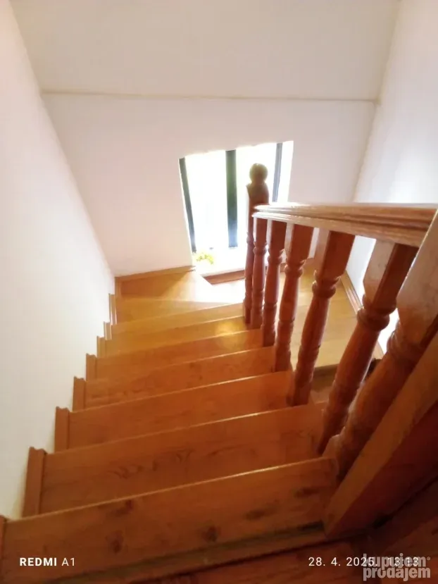 Šid spratnica 397m2 sa tri stambene jedinice HITNO!