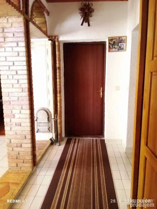 Šid spratnica 397m2 sa tri stambene jedinice HITNO!