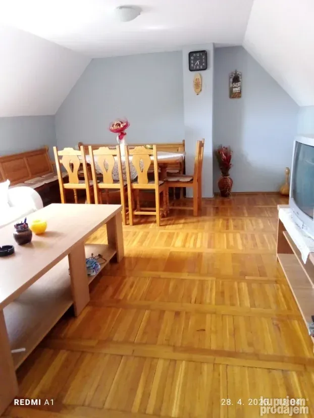 Šid spratnica 397m2 sa tri stambene jedinice HITNO!