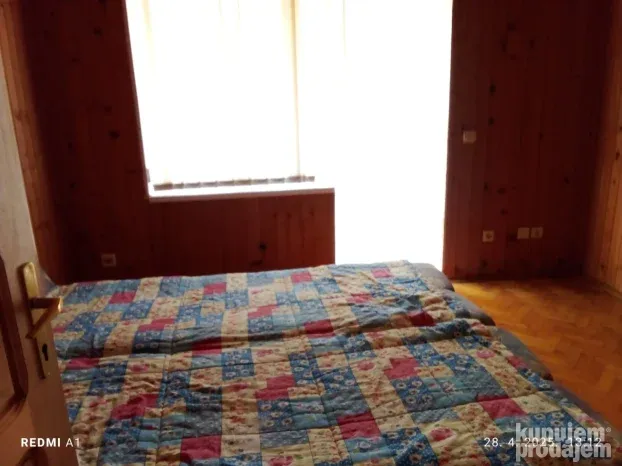 Šid spratnica 397m2 sa tri stambene jedinice HITNO!