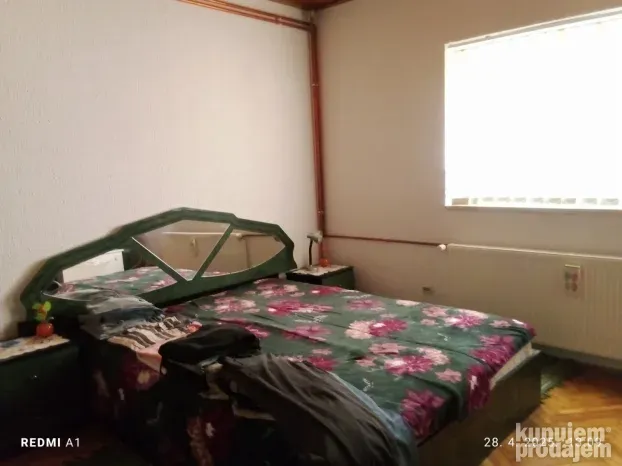 Šid spratnica 397m2 sa tri stambene jedinice HITNO!