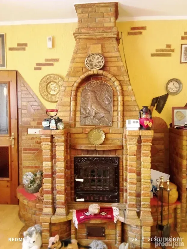 Šid spratnica 397m2 sa tri stambene jedinice HITNO!