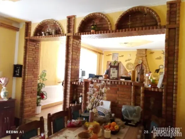 Šid spratnica 397m2 sa tri stambene jedinice HITNO!