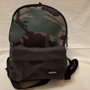 Adidas manji ranac - NOVO