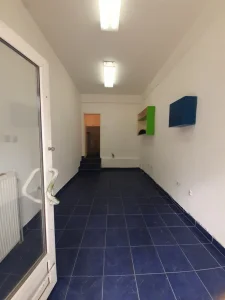 Izdaje se odličan lokal na početku Bulevara Nemanjića, 18m2