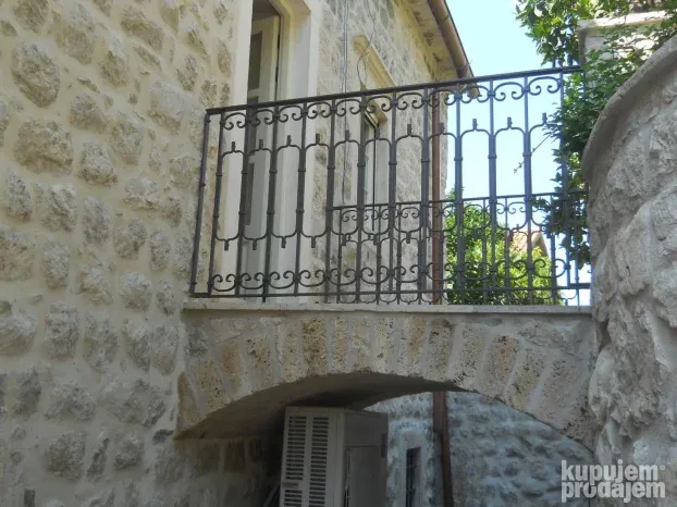 Stepenište, terase, tenda od kovanog gvožđa