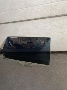 Audi Q5 zadnje desno staklo / 2017-2024 godina