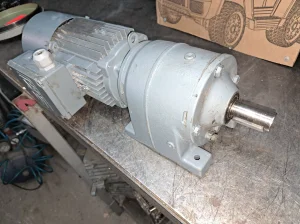 Reduktori 0,55 kw 141 o/min sa kocnicom
