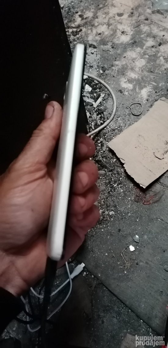 mobilni telefon honor che-2 l11 polupan