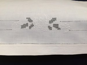 Draper beli vez iz bakine skrinje 1960god