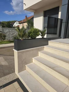 Metalne žardinjere (pročitati opis)