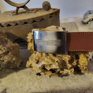 Šnala pločasta za kaiš 3,5 širine sa pločicom nikal i crni