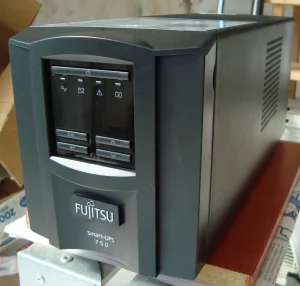 APC & Fujitsu Smart-UPS 750