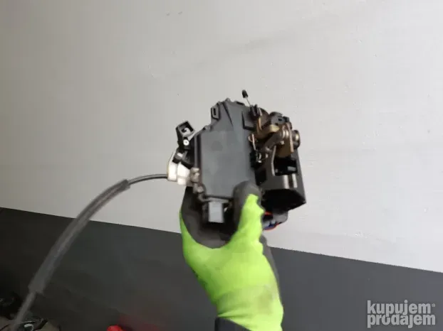 Zadnja leva brava golf 4, bora