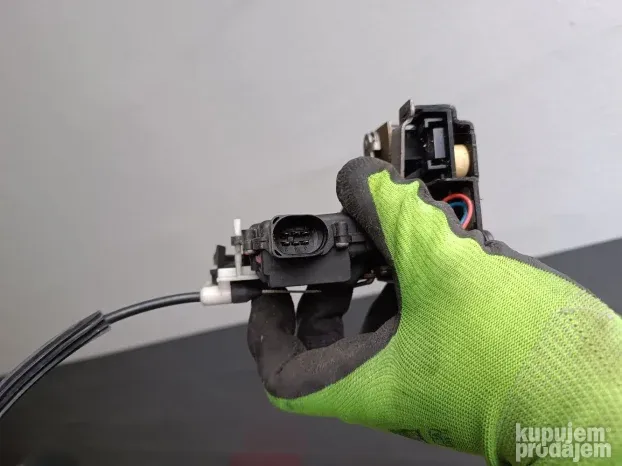 Zadnja leva brava golf 4, bora