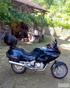 Na prodaju motocikl Honda nt 650 v deauville 2000-to godište