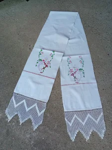 Lep veženi deverski lanrni peškir 240x30cm