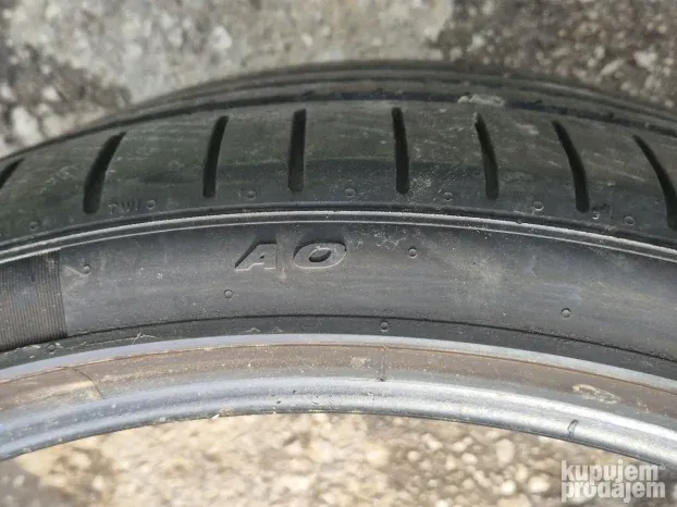 285 30 22 LETNJE PIRELI 5mm.2020GOD 100e Komad