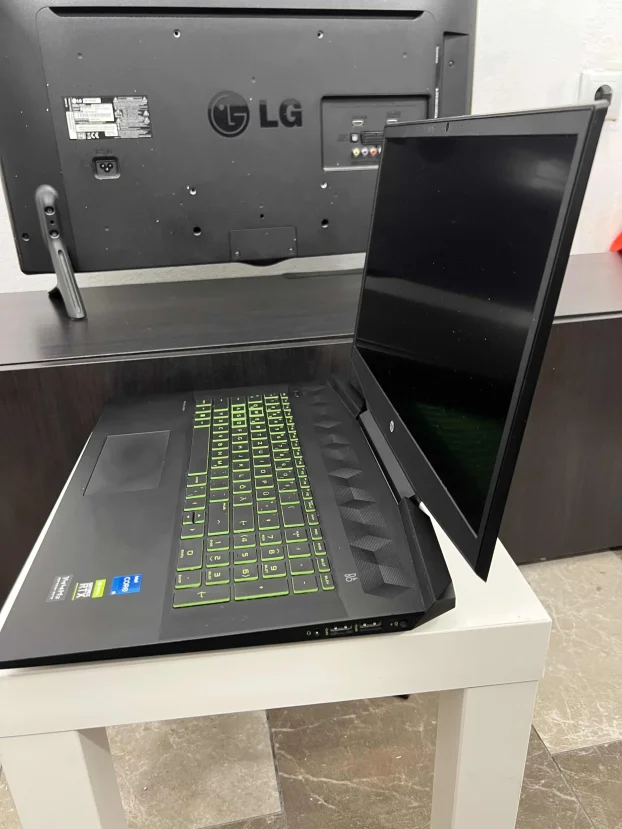 HP Pavilion  Gaming Brutalan 17 i5 12gen 3050Ti