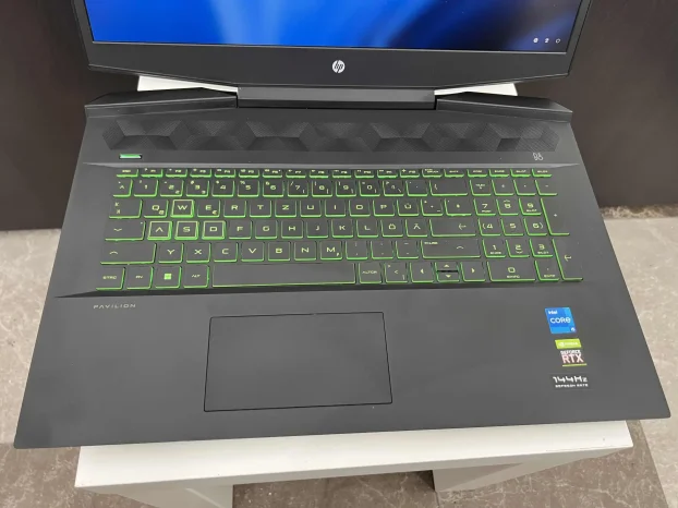 HP Pavilion  Gaming Brutalan 17 i5 12gen 3050Ti