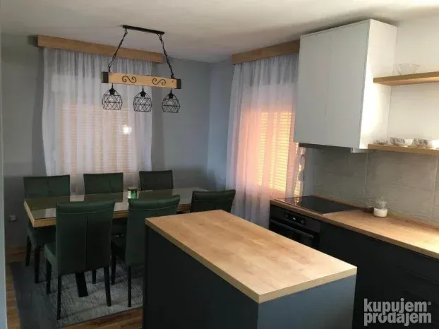 Beočin, Rakovac, 3.0 trosobna, 100 m²